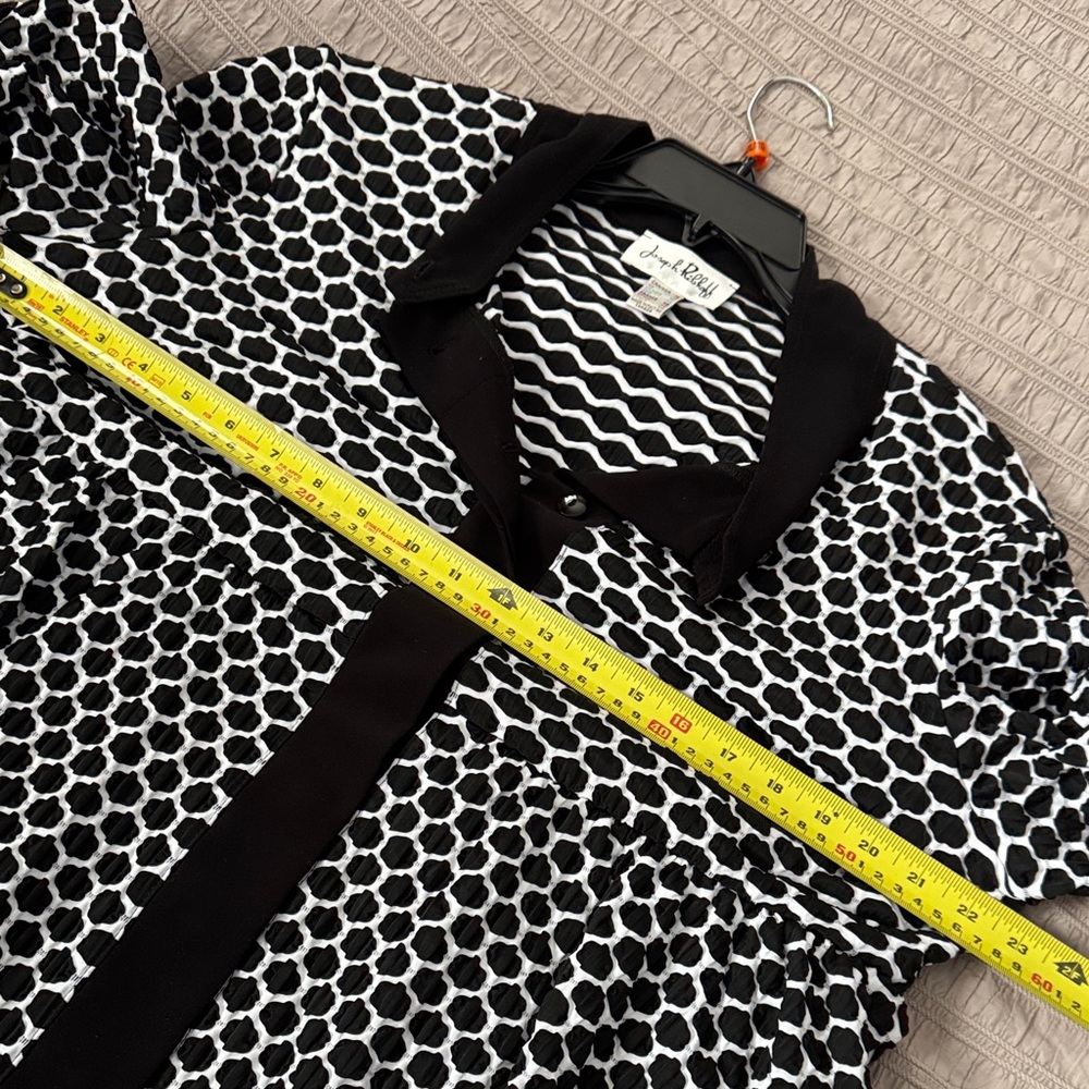 Joseph Ribkoff Monochrome Patterned Blazer - Picture 4 of 8